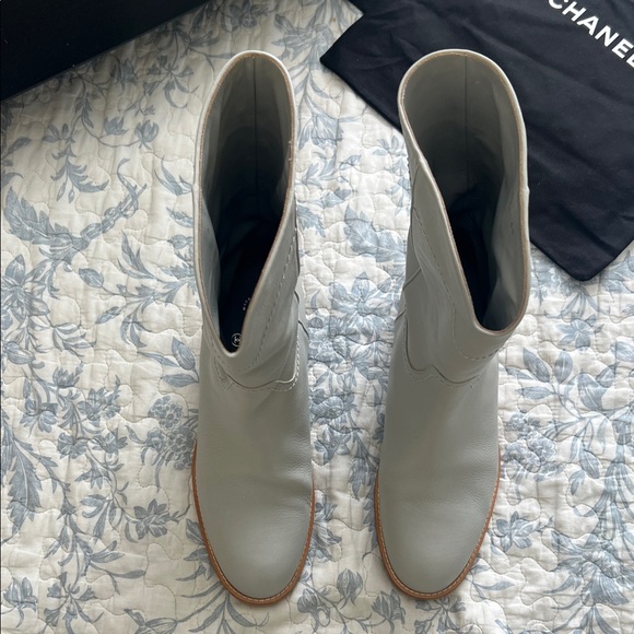 CHANEL Light Grey 2013 Interlocking CC Logo Moto Boots - Picture 4 of 13